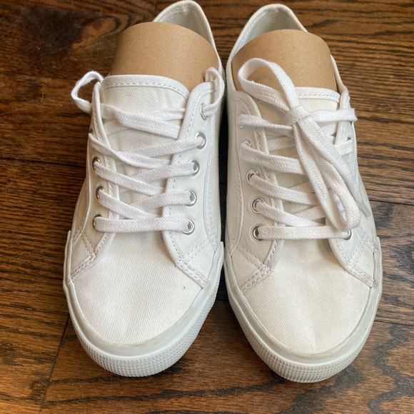Women's Old Navy White Canvas Sneakers Size 6 - Picture 2 of 7